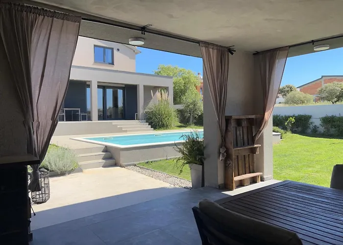 Prive Polai Villa * Pula