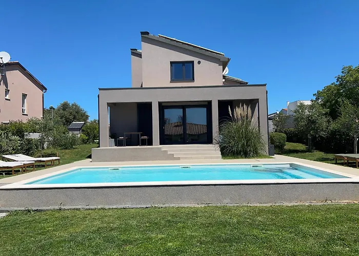 Prive Polai Villa *