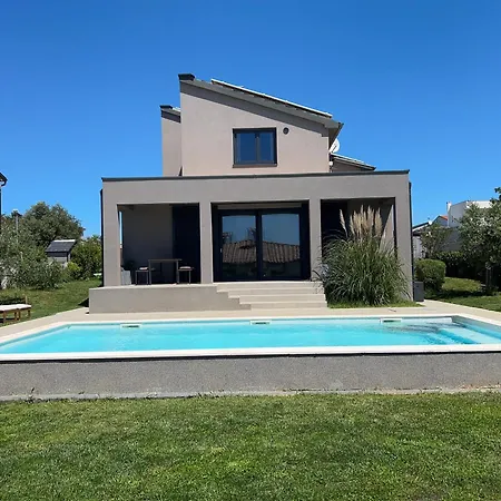 Prive Polai Villa *